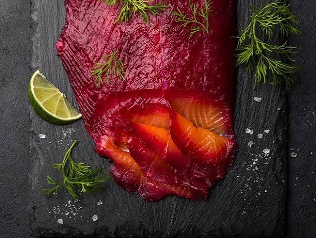 Notre recette de saumon gravlax maison, star de nos buffets à Lyon
